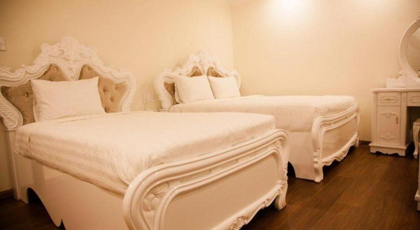 Hoa Sen Vang Hotel Dalat Exterior photo